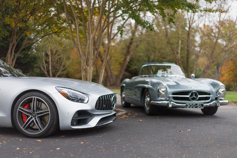 Illustration for article titled The Mercedes-AMG GT C Roadster And Mercedes-Benz 300SL Roadster Both Hail From A Golden Age